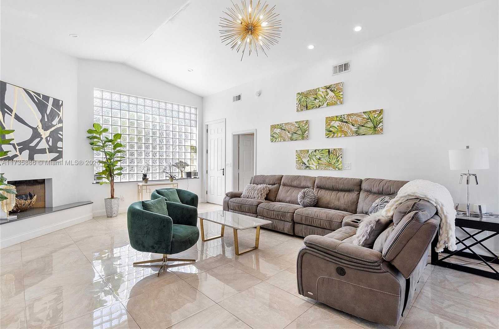 Small Image of 2541 NE 195th St, Miami, FL 33180, USA Number 55