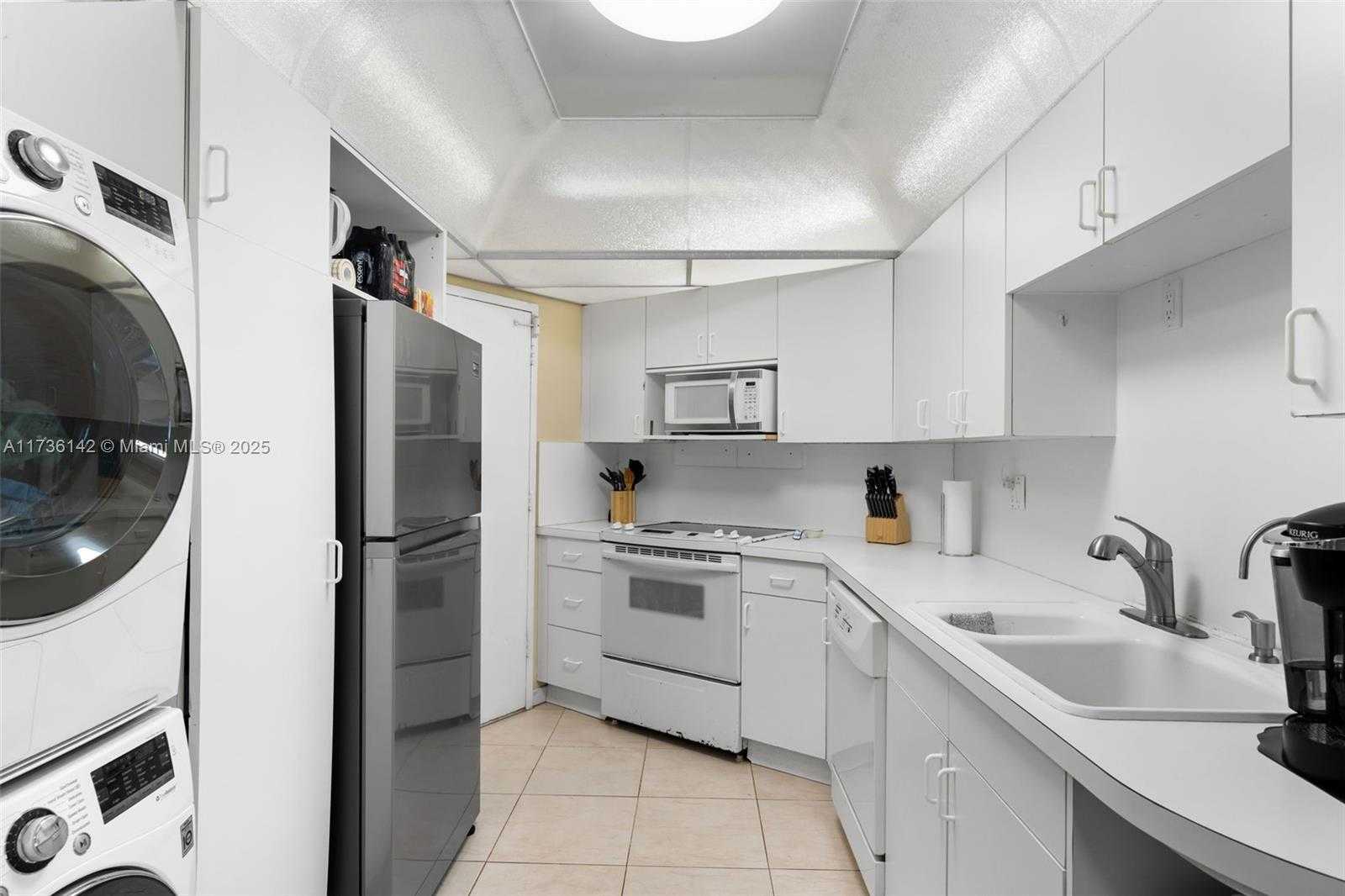 Small Image of 3725 SOUTH OCEAN DR #1110, Hollywood Number 8