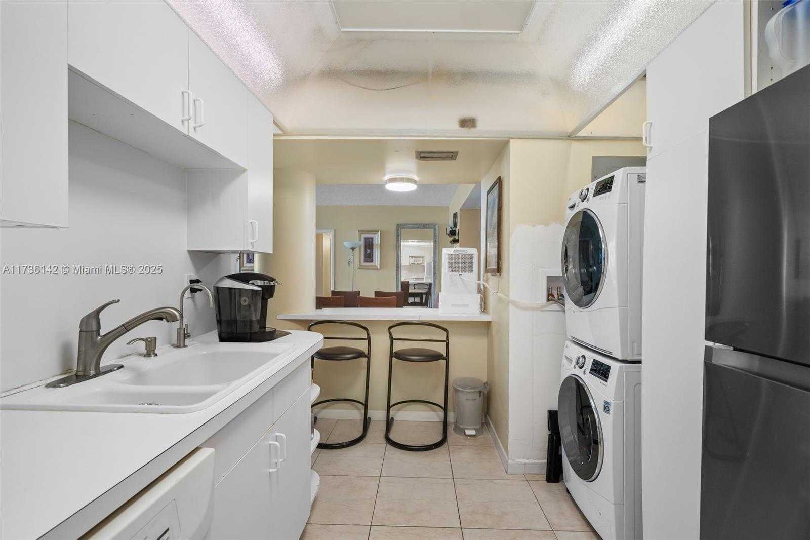 Small Image of 3725 SOUTH OCEAN DR #1110, Hollywood Number 9