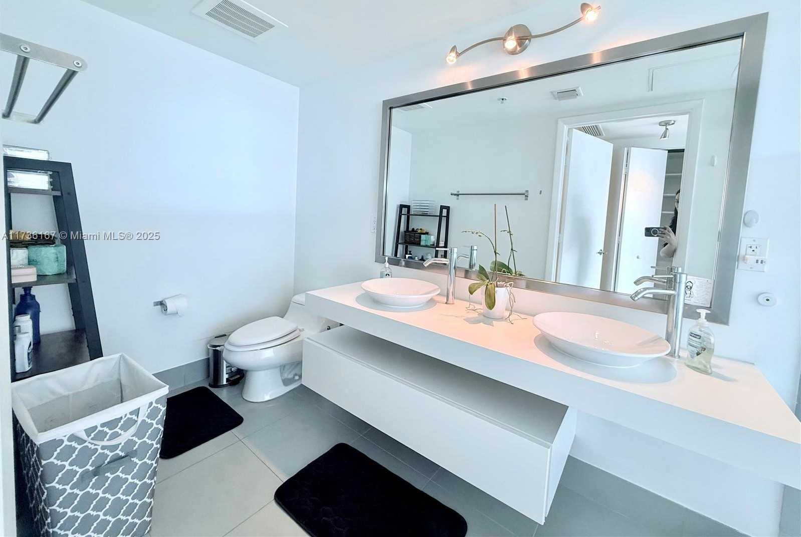 Small Image of 92 SOUTH WEST 3RD ST #4311, Miami Number 30
