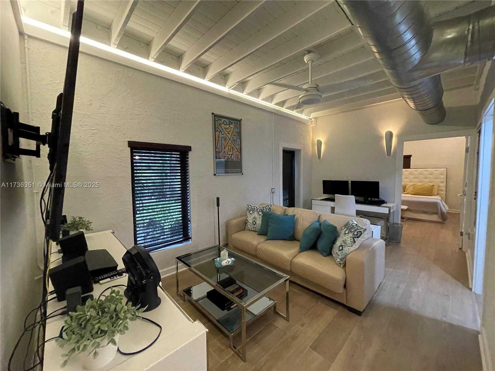 Small Image of 1301 MILAN AVE #5, Coral Gables Number 5