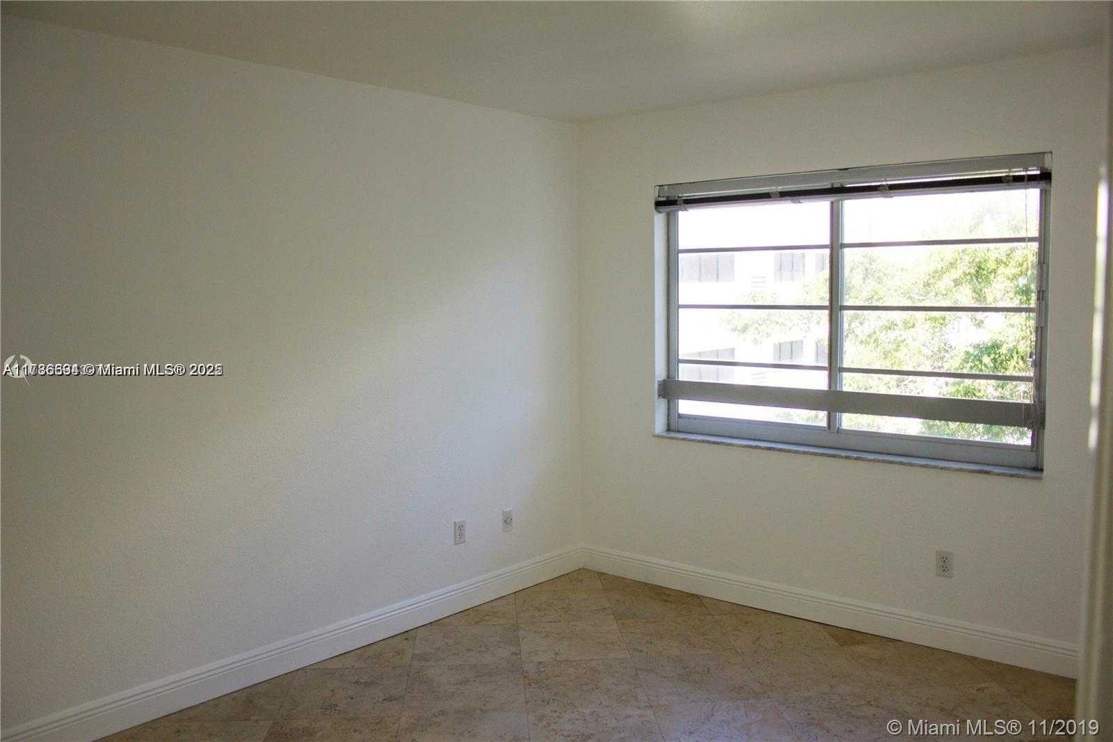 Small Image of 1610 LENOX AVE #410, Miami Beach Number 10