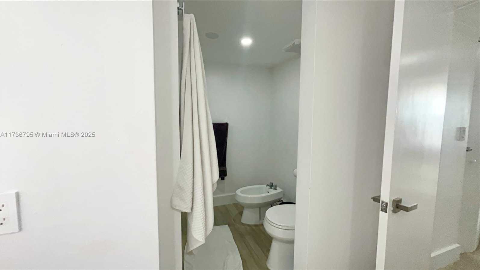 Small Image of 1717 NORTH BAYSHORE DR #A-1951, Miami Number 12