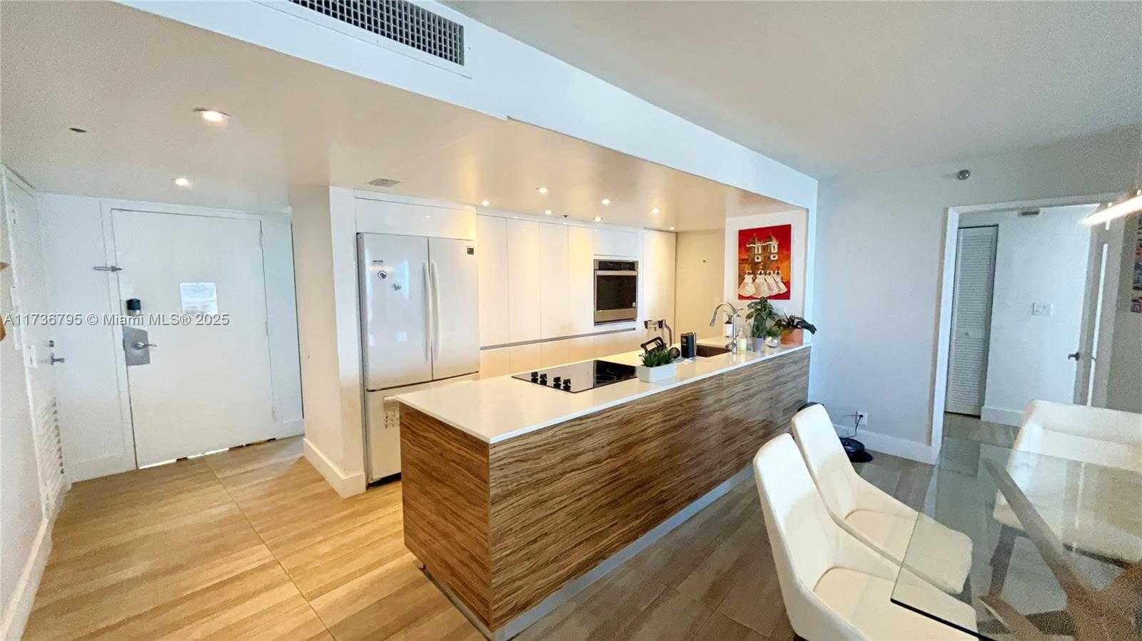 Small Image of 1717 NORTH BAYSHORE DR #A-1951, Miami Number 6