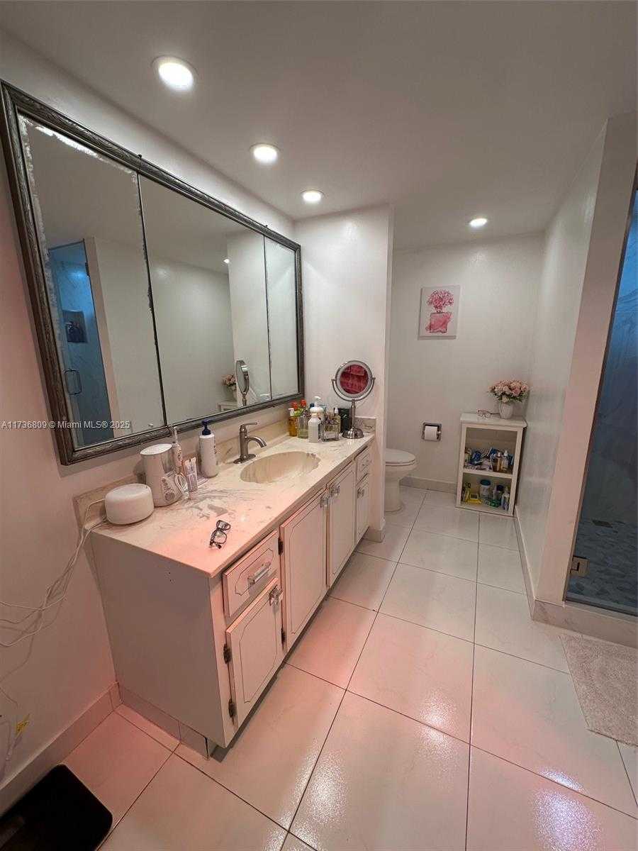 Small Image of 1865 SOUTH OCEAN DR #17D, Hallandale Beach Number 11