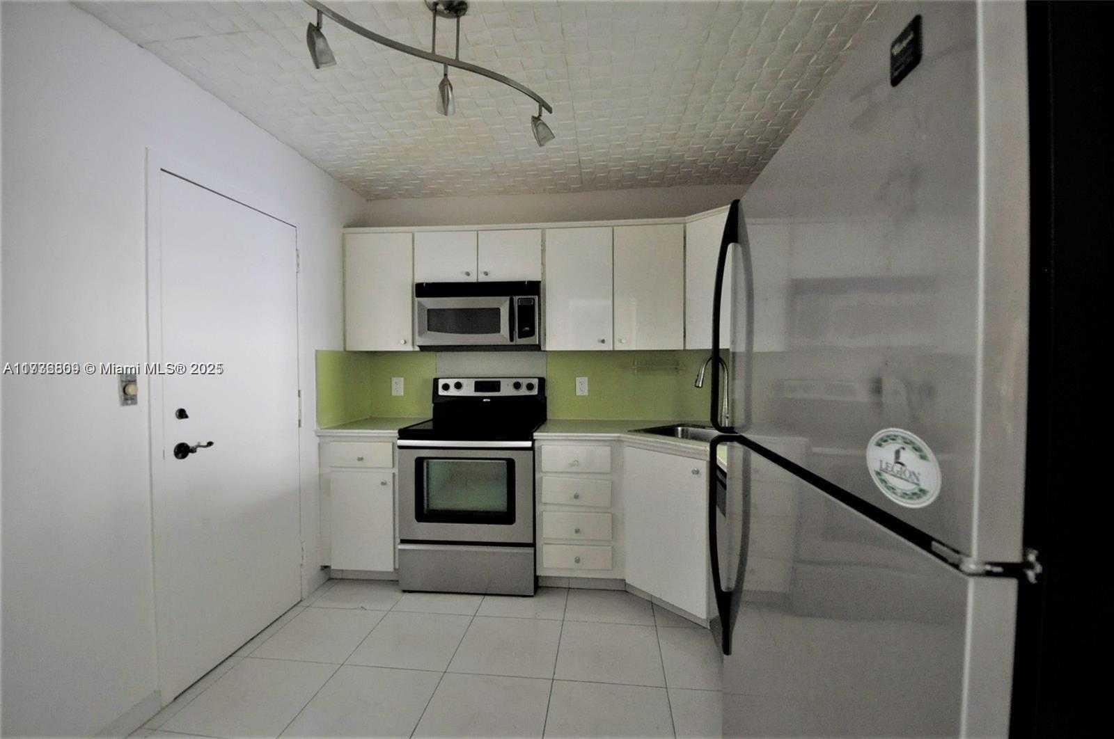 Small Image of 1865 SOUTH OCEAN DR #17D, Hallandale Beach Number 5