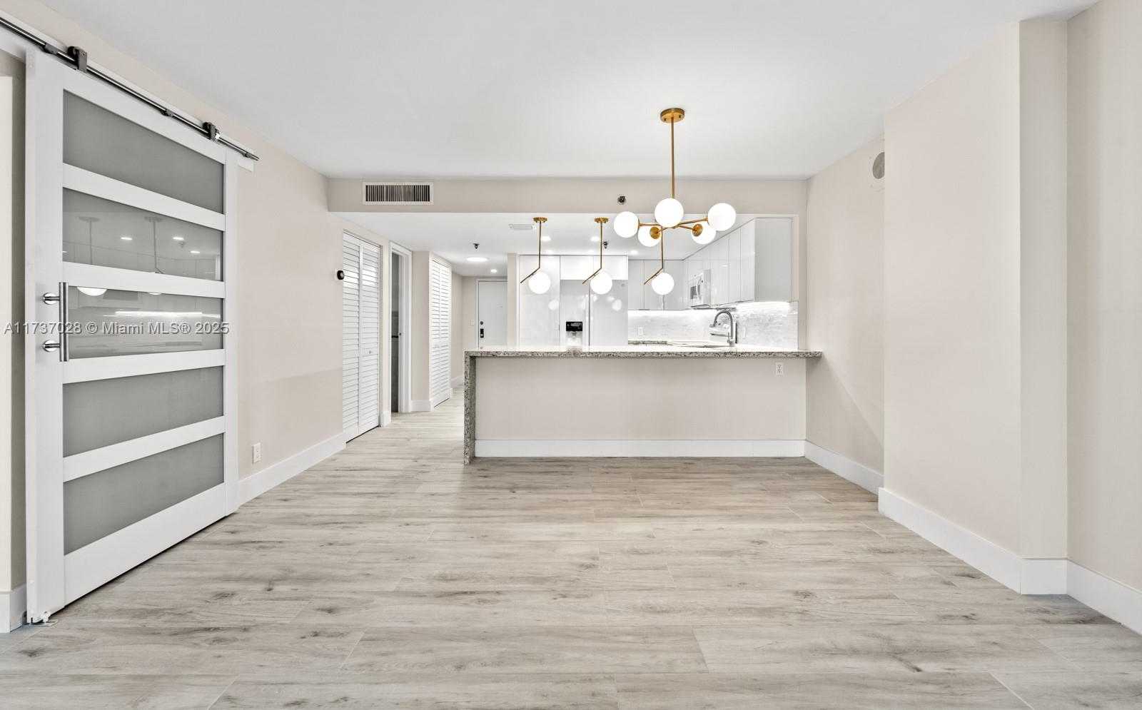 Small Image of 2625 COLLINS AVE #309, Miami Beach Number 10