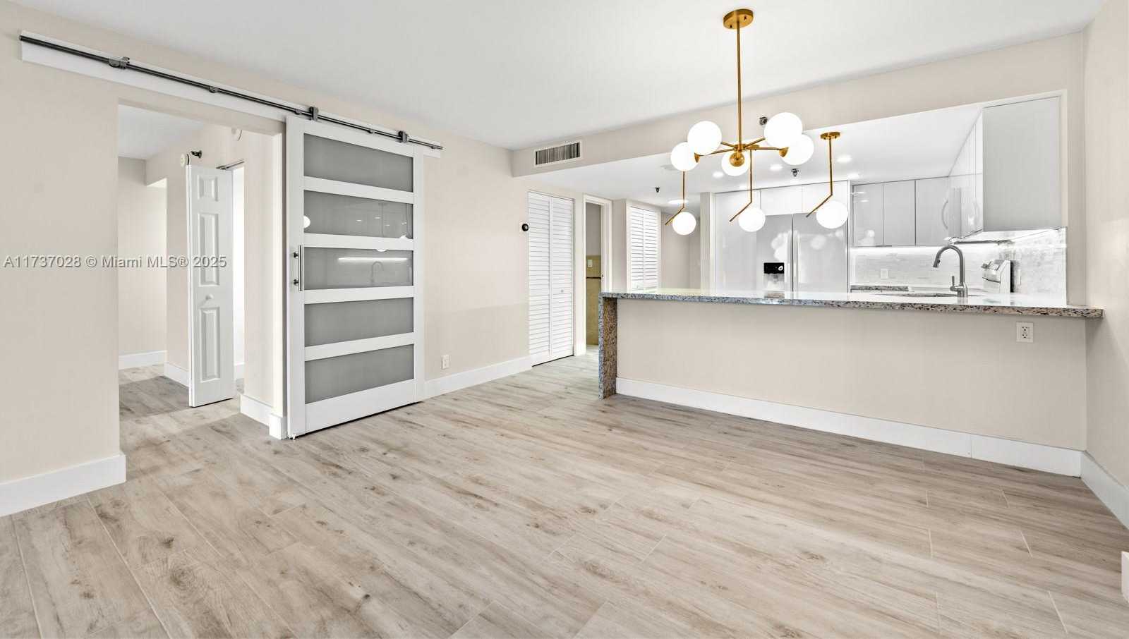 Small Image of 2625 COLLINS AVE #309, Miami Beach Number 11