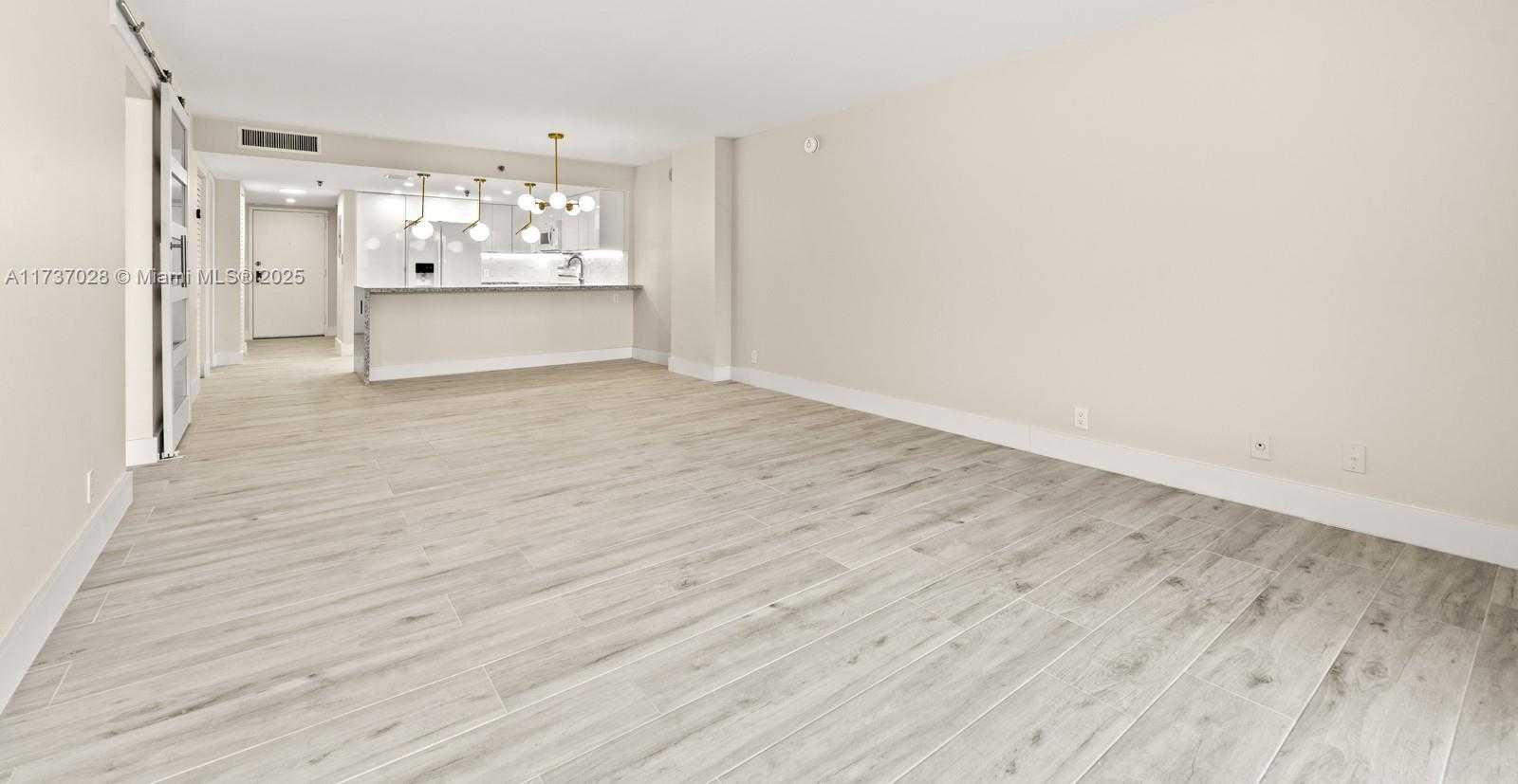 Small Image of 2625 COLLINS AVE #309, Miami Beach Number 14