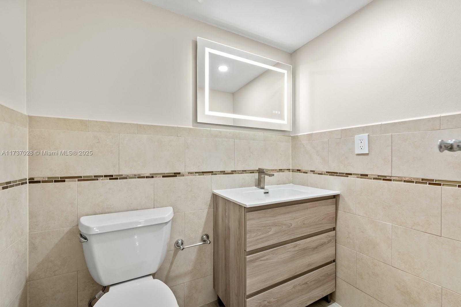 Small Image of 2625 COLLINS AVE #309, Miami Beach Number 16