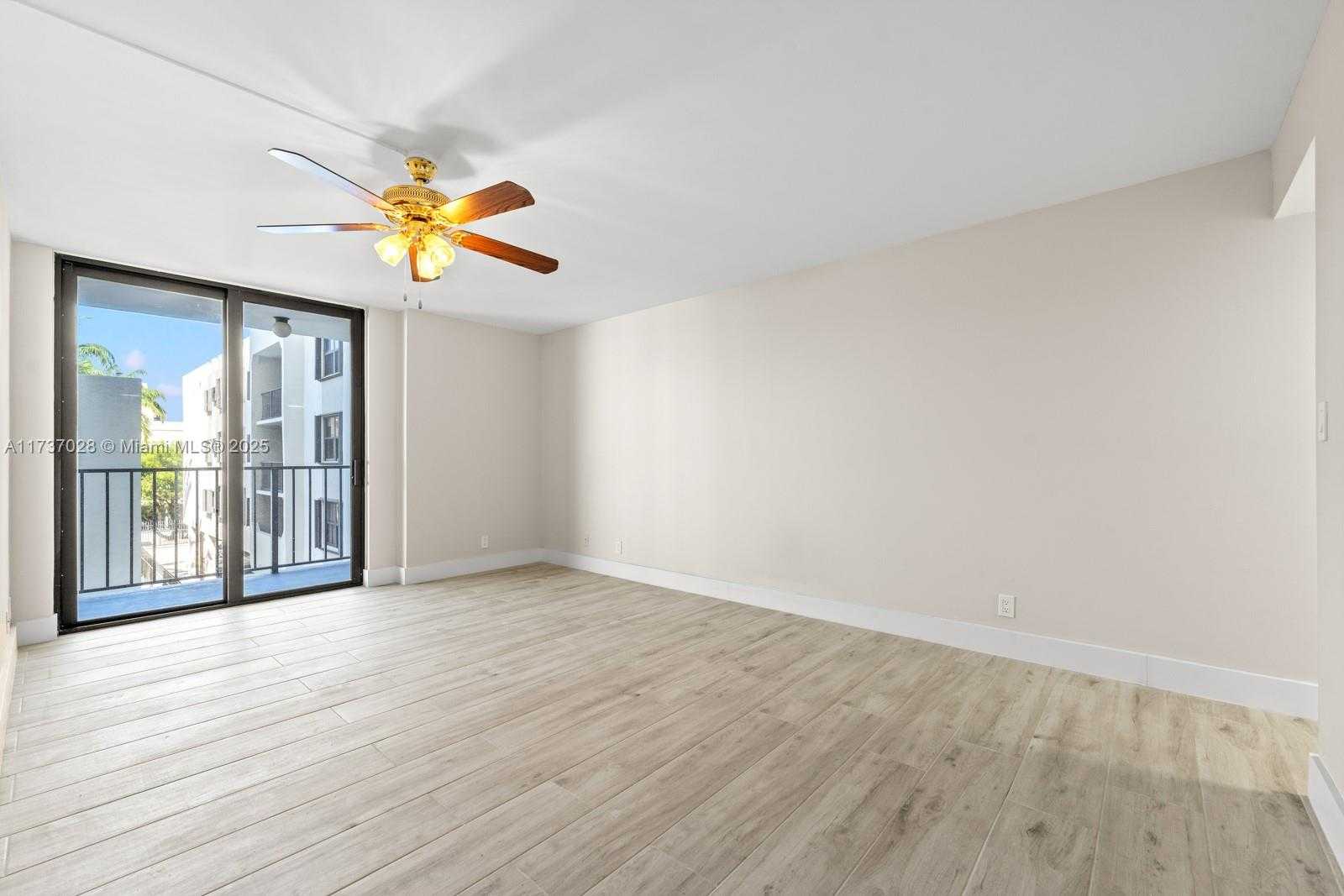 Small Image of 2625 COLLINS AVE #309, Miami Beach Number 17