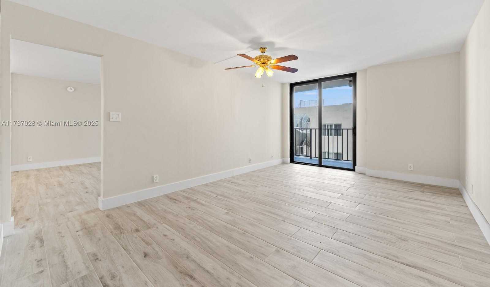 Small Image of 2625 COLLINS AVE #309, Miami Beach Number 18