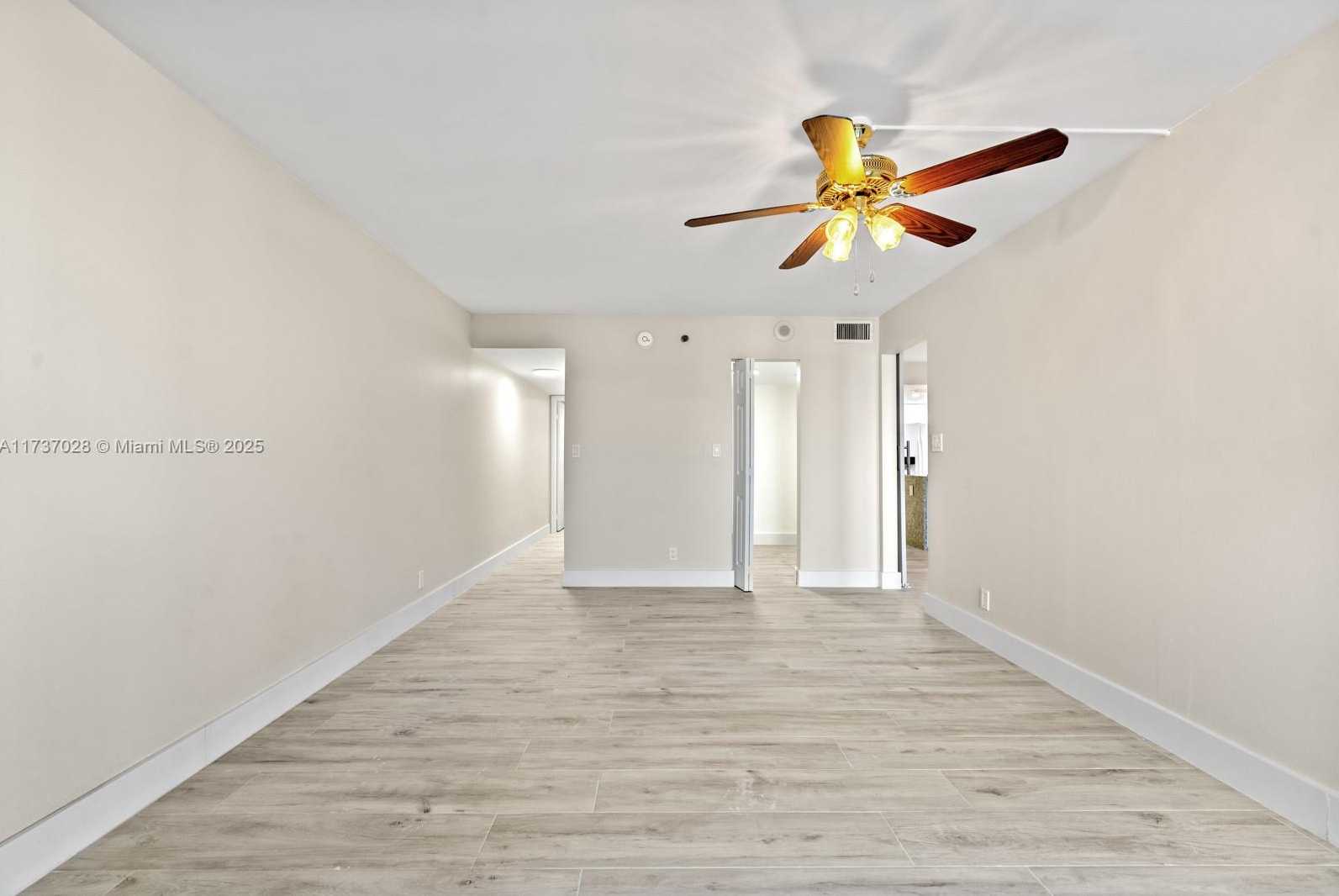 Small Image of 2625 COLLINS AVE #309, Miami Beach Number 19