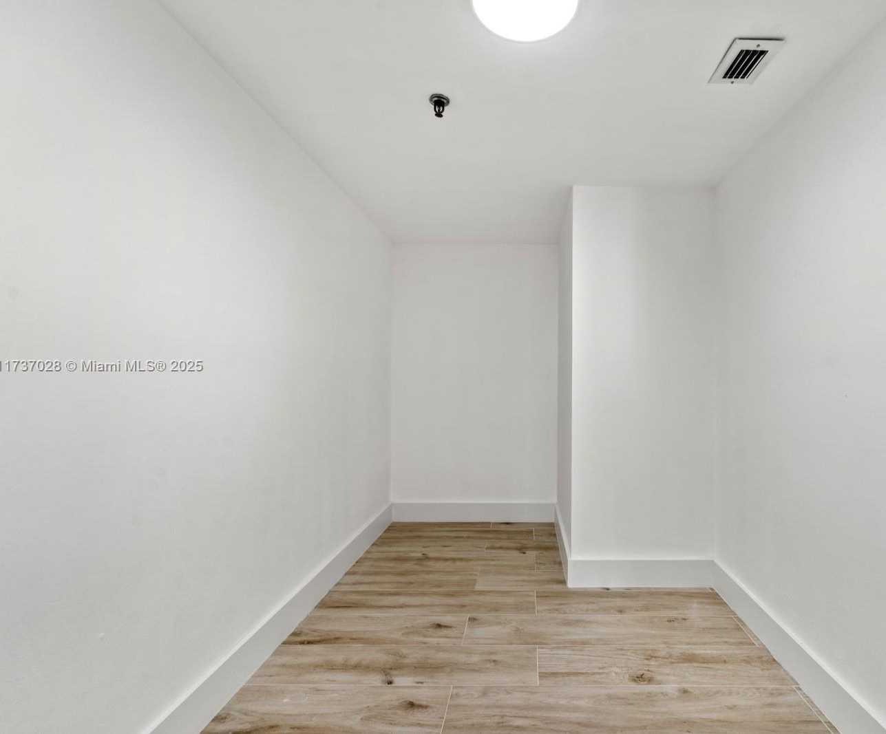 Small Image of 2625 COLLINS AVE #309, Miami Beach Number 20