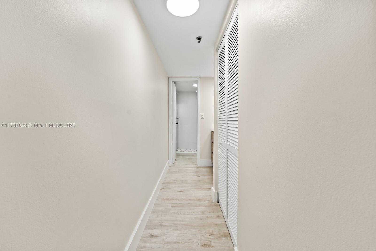 Small Image of 2625 COLLINS AVE #309, Miami Beach Number 21