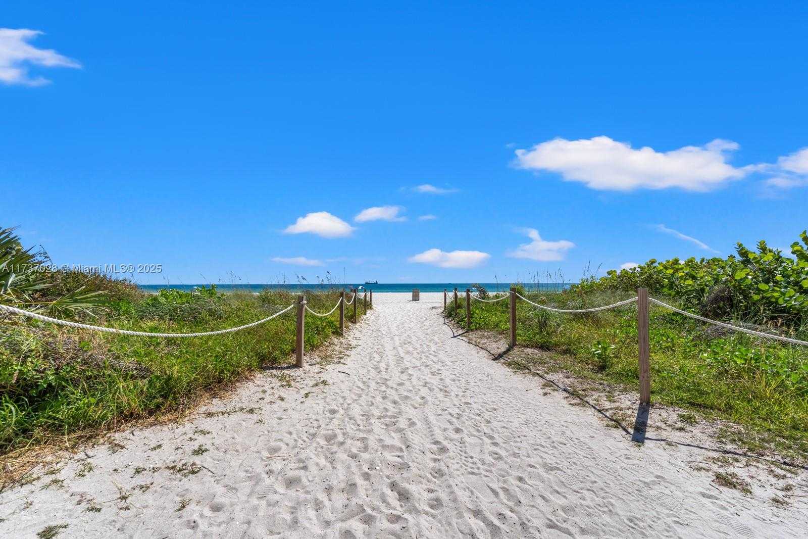 Small Image of 2625 COLLINS AVE #309, Miami Beach Number 3