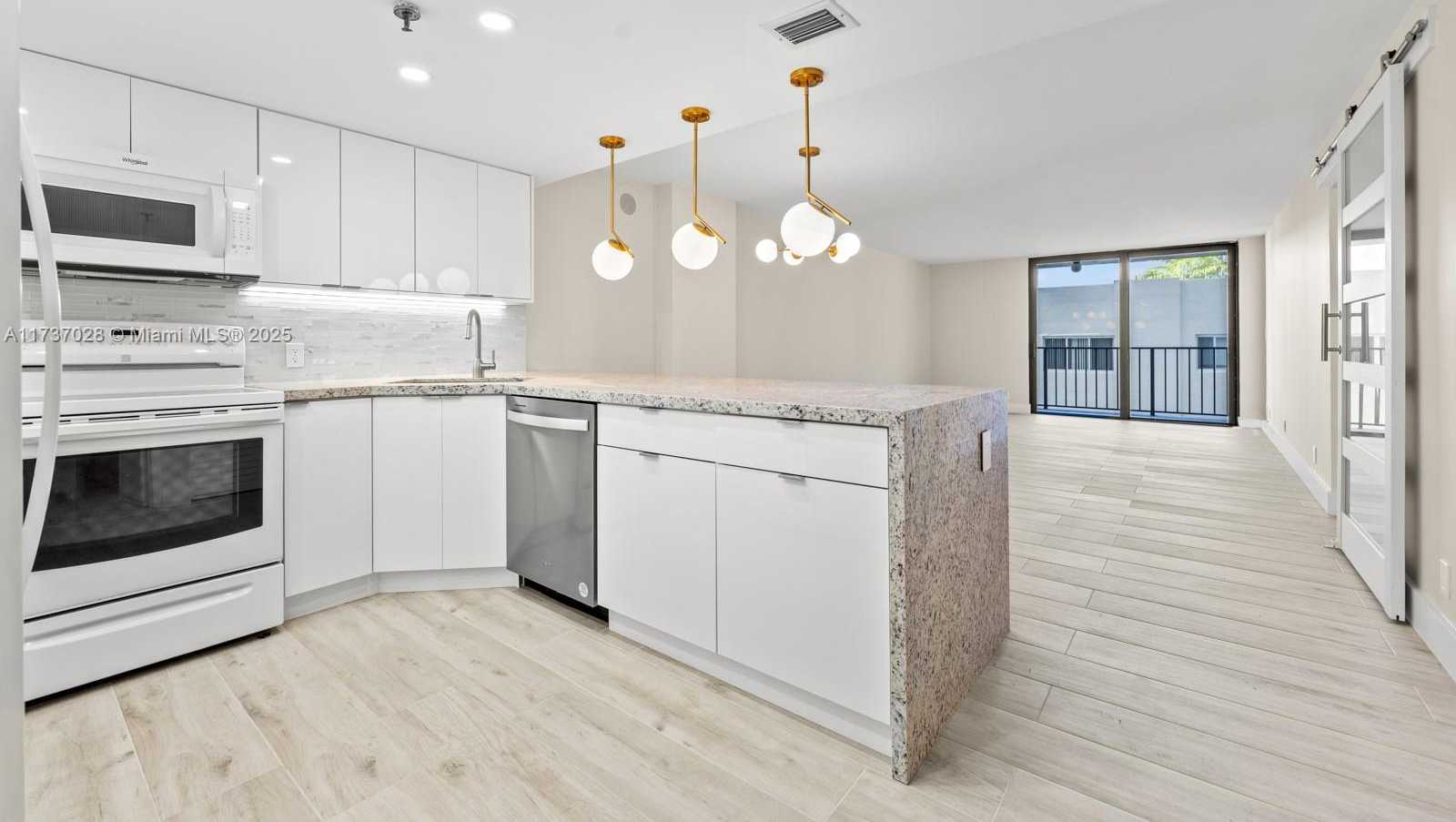 Small Image of 2625 COLLINS AVE #309, Miami Beach Number 5