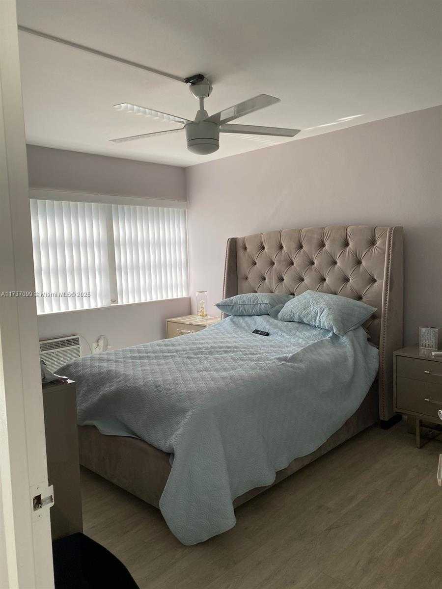 Small Image of 220 KINGS POINT DR #106, Sunny Isles Beach Number 11