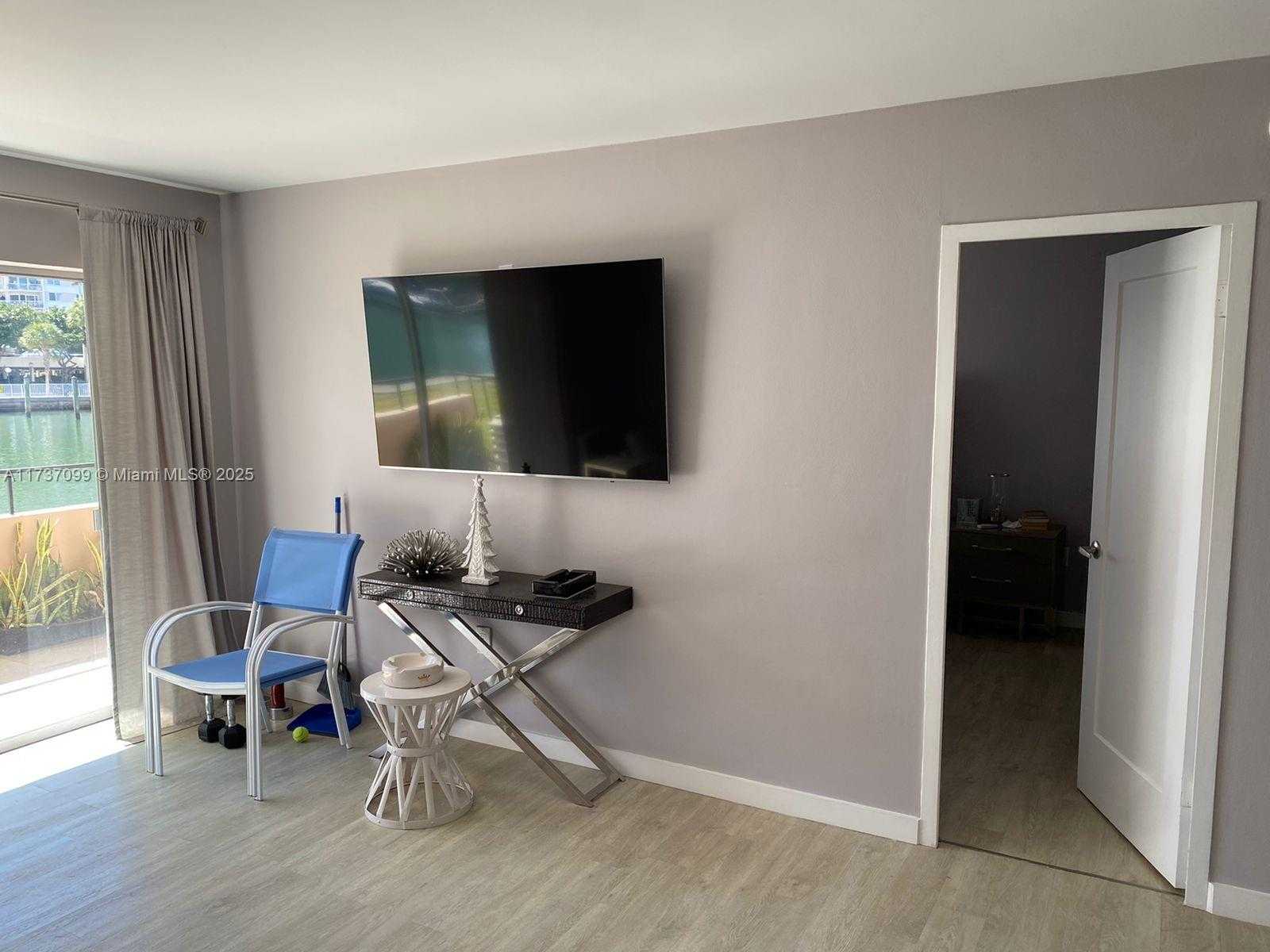 Small Image of 220 KINGS POINT DR #106, Sunny Isles Beach Number 8