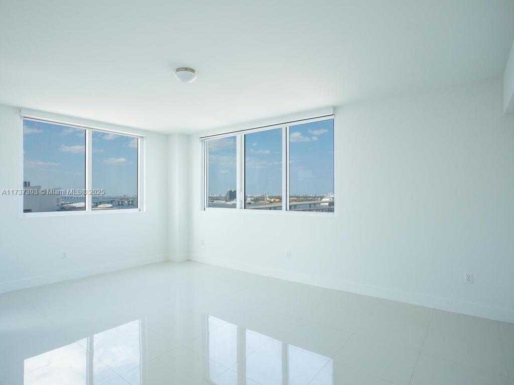 Small Image of 244 BISCAYNE BLVD #1102, Miami Number 19