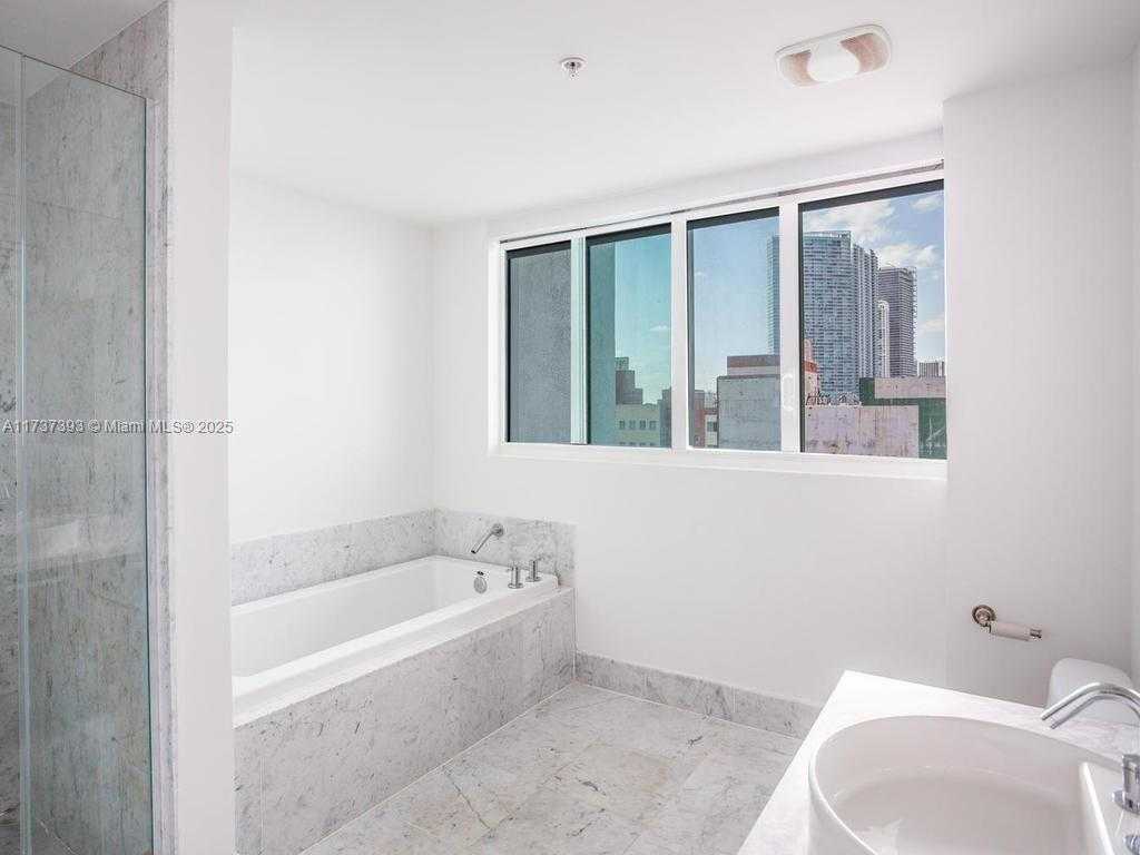 Small Image of 244 BISCAYNE BLVD #1102, Miami Number 21