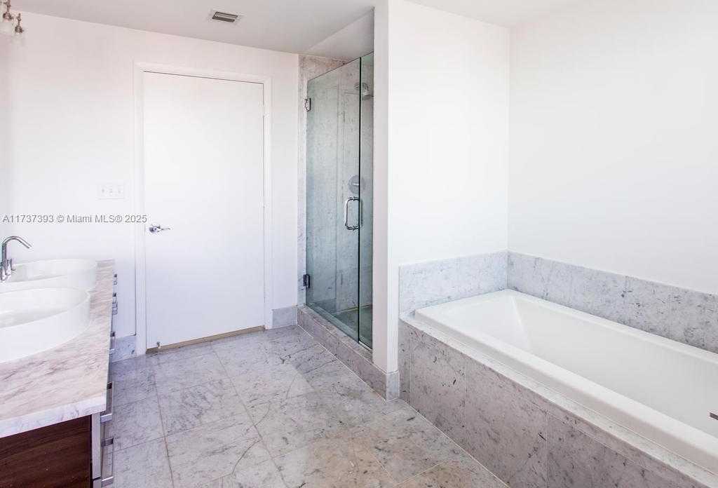 Small Image of 244 BISCAYNE BLVD #1102, Miami Number 22
