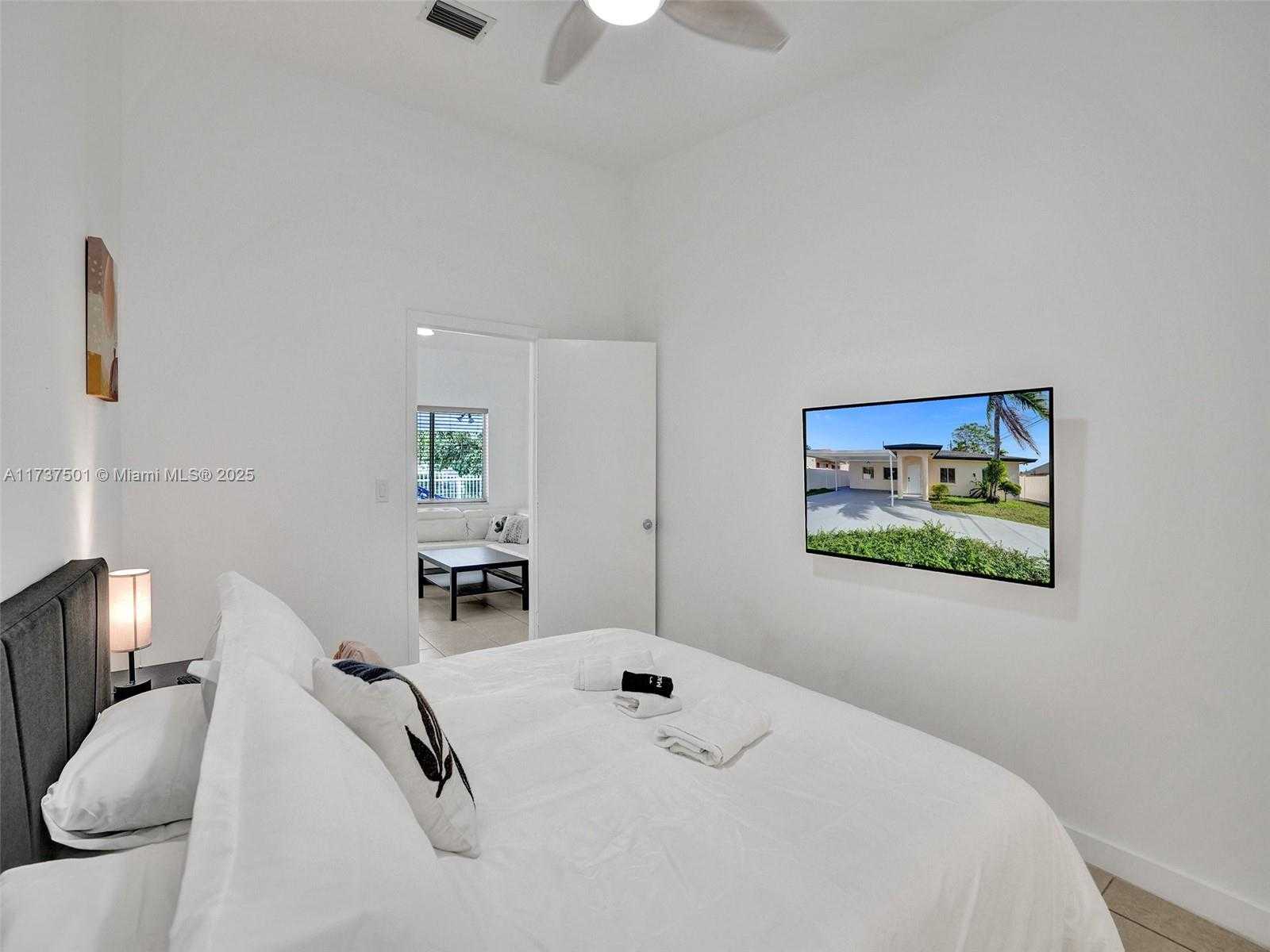 Small Image of 12031 NORTH WEST 5TH AVE, Miami Number 21