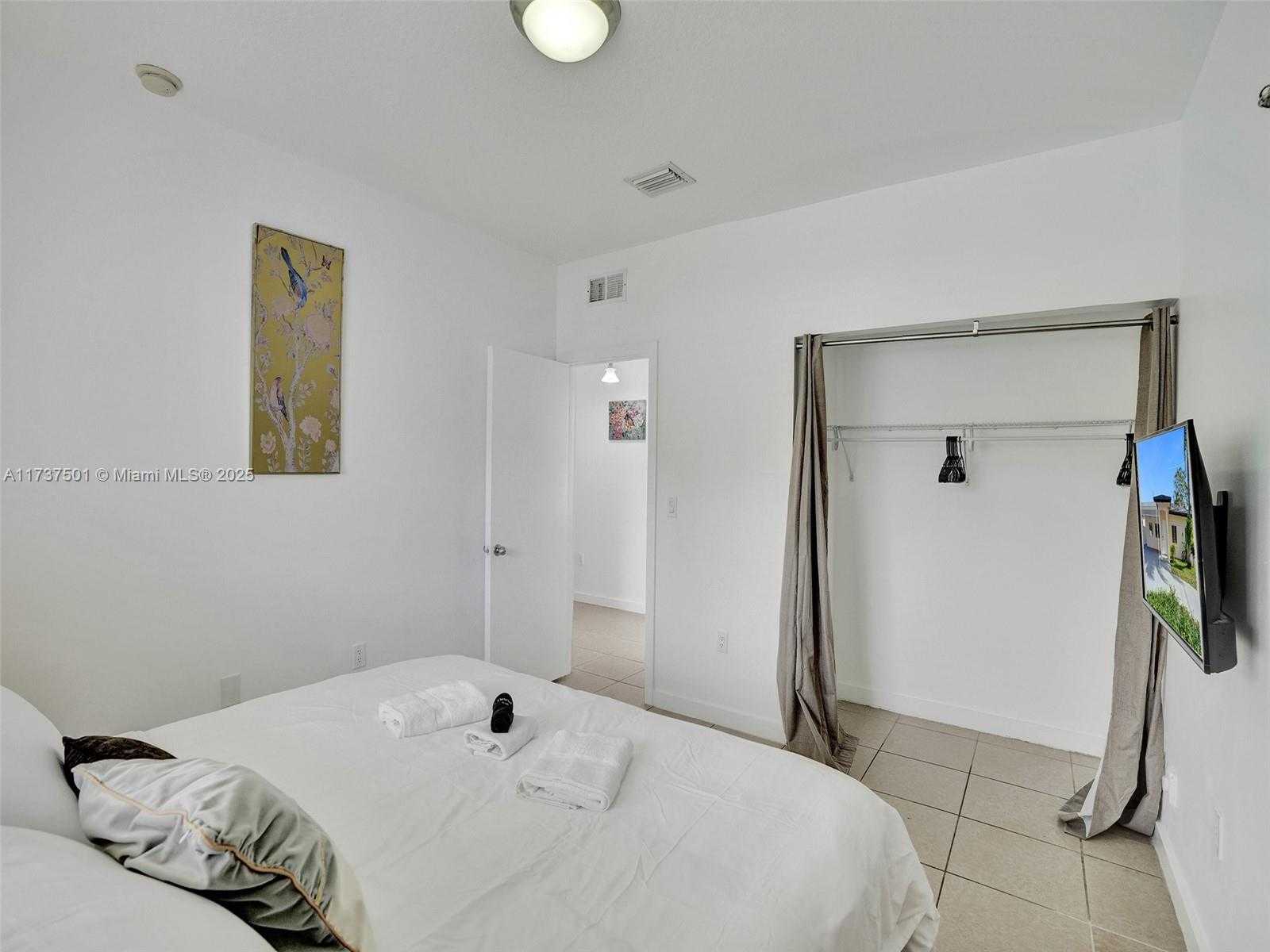 Small Image of 12031 NORTH WEST 5TH AVE, Miami Number 41