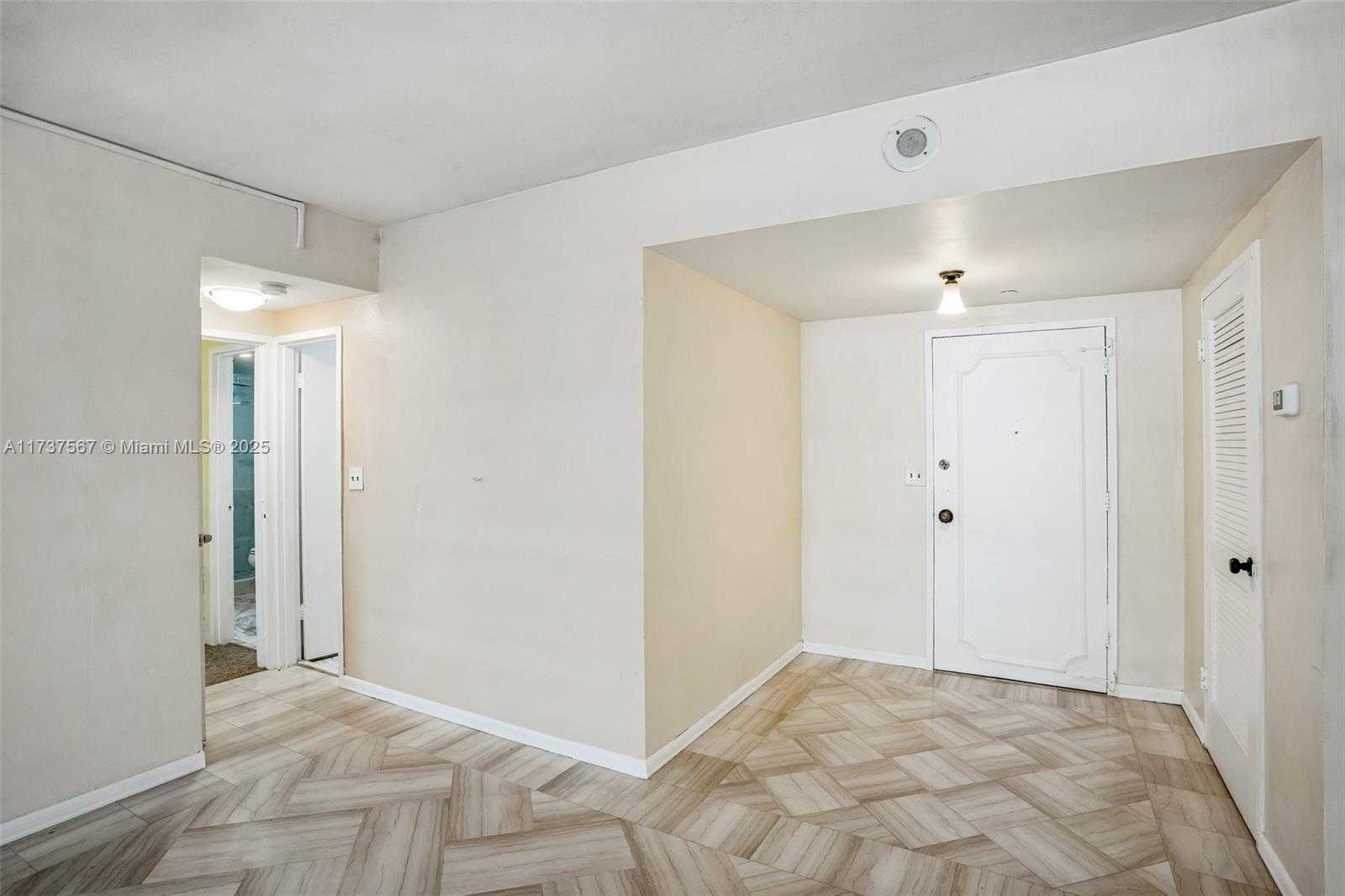 Small Image of 5825 COLLINS AVE #6E, Miami Beach Number 2