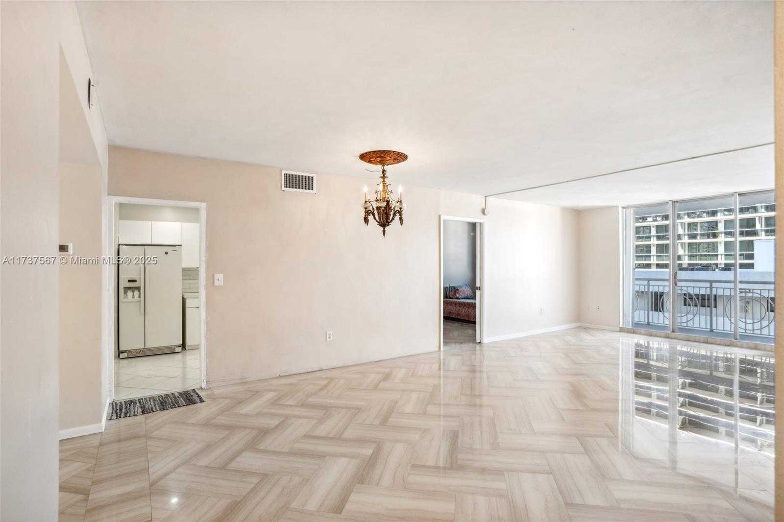 Small Image of 5825 COLLINS AVE #6E, Miami Beach Number 3