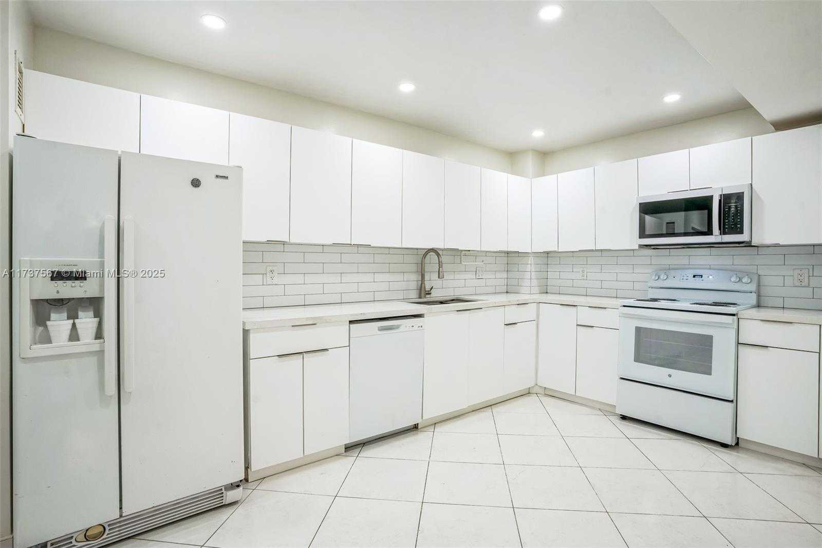 Small Image of 5825 COLLINS AVE #6E, Miami Beach Number 5