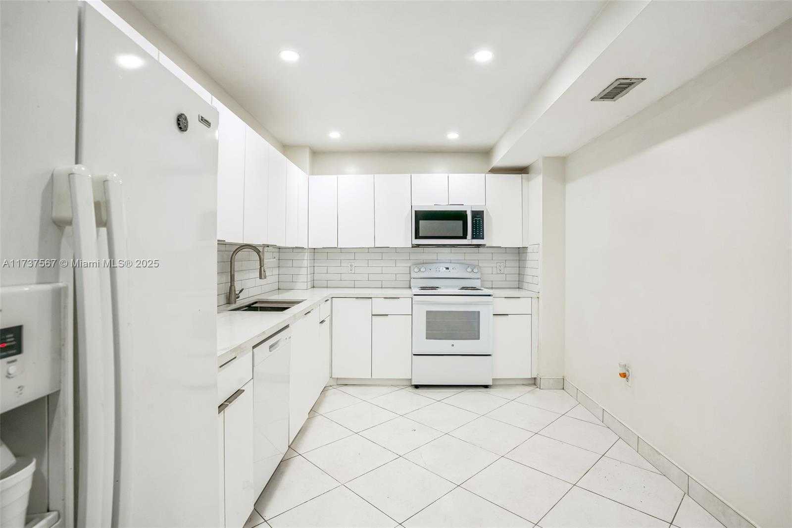 Small Image of 5825 COLLINS AVE #6E, Miami Beach Number 6