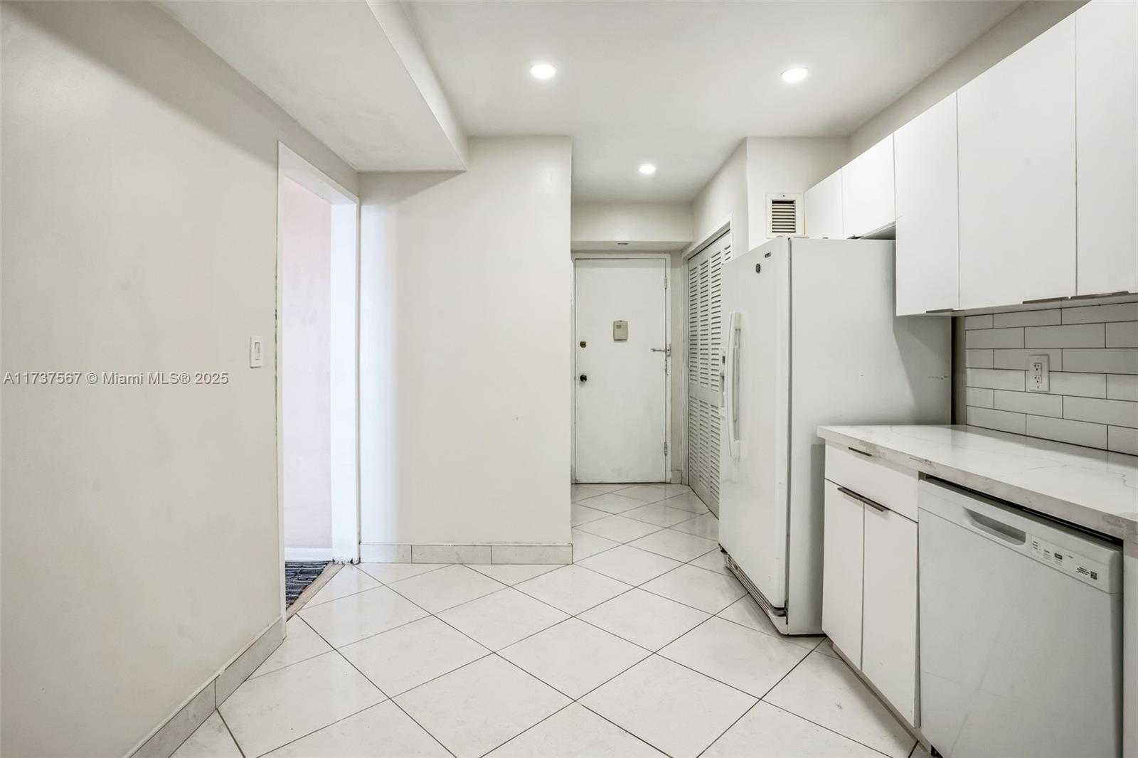 Small Image of 5825 COLLINS AVE #6E, Miami Beach Number 7