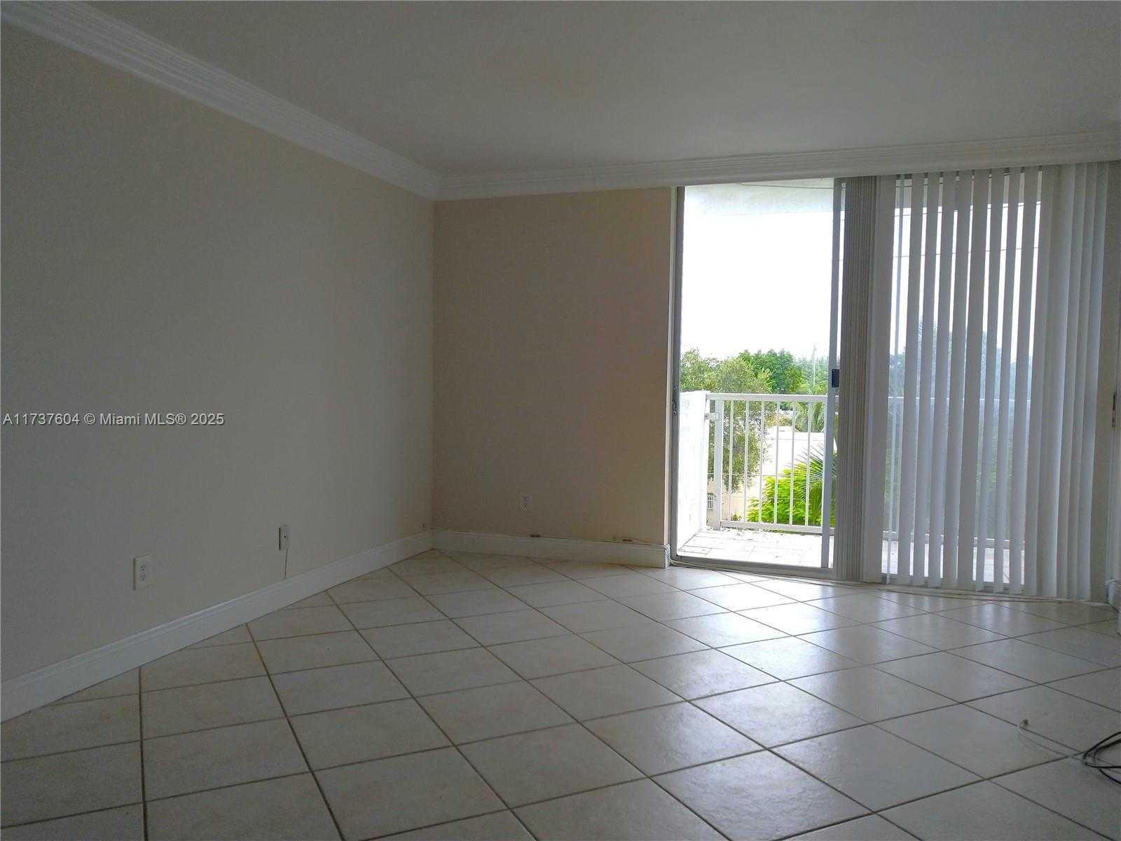 Small Image of 2000 NE 135th St, North Miami, FL 33181, USA Number 5