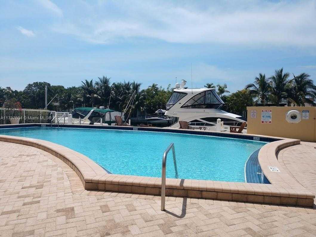 Small Image of 2000 NE 135th St, North Miami, FL 33181, USA Number 6