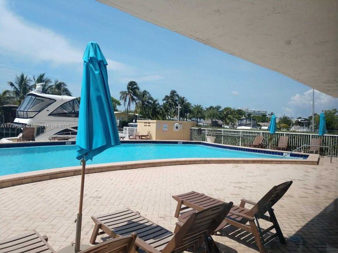 Small Image of 2000 NE 135th St, North Miami, FL 33181, USA Number 7