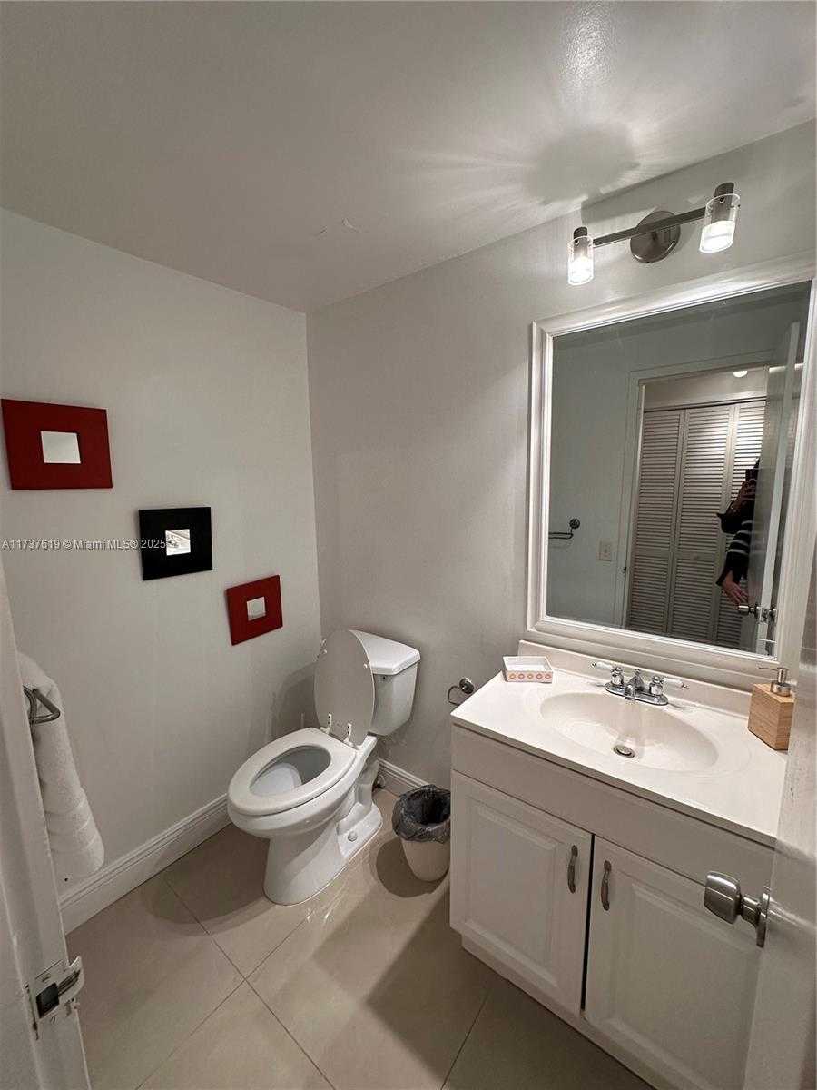 Small Image of 3505 SOUTH OCEAN DR #411, Hollywood Number 11