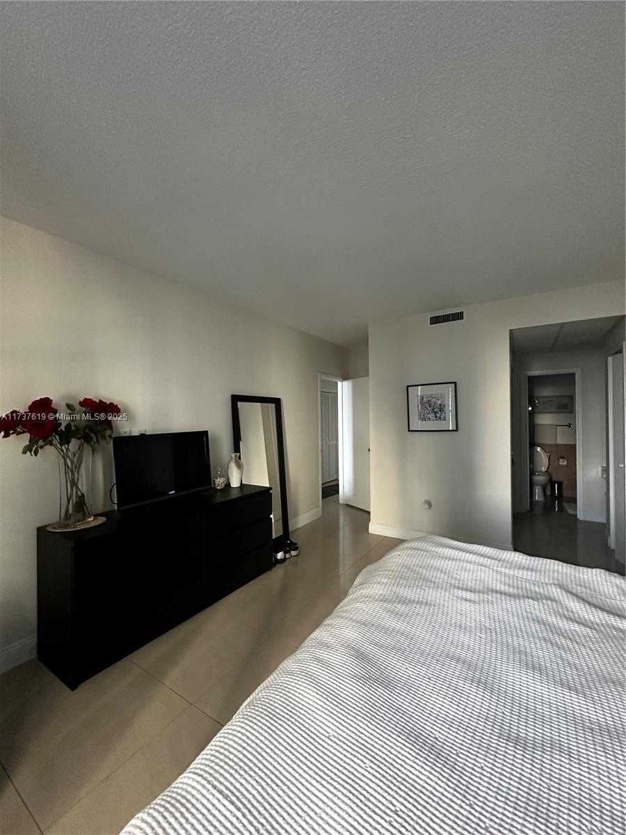 Small Image of 3505 SOUTH OCEAN DR #411, Hollywood Number 6