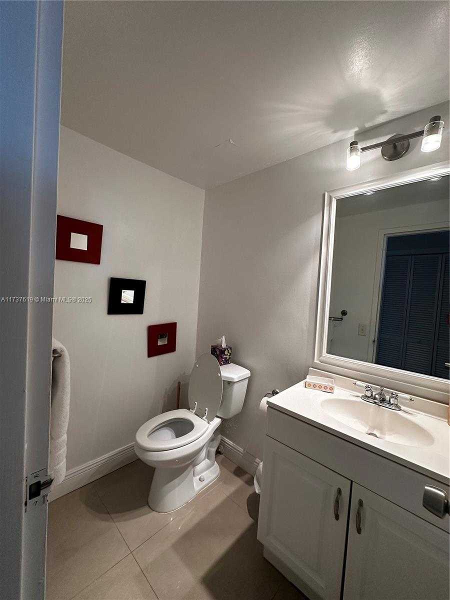 Small Image of 3505 SOUTH OCEAN DR #411, Hollywood Number 7
