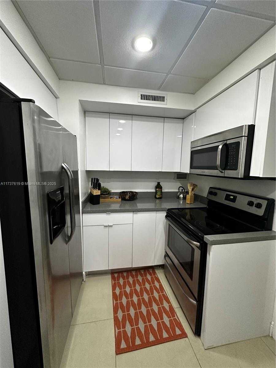 Small Image of 3505 SOUTH OCEAN DR #411, Hollywood Number 9
