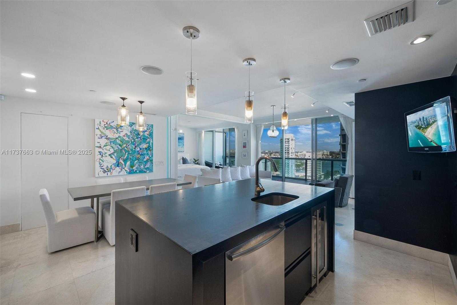 Small Image of 5875 COLLINS AVE #2005, Miami Beach Number 11