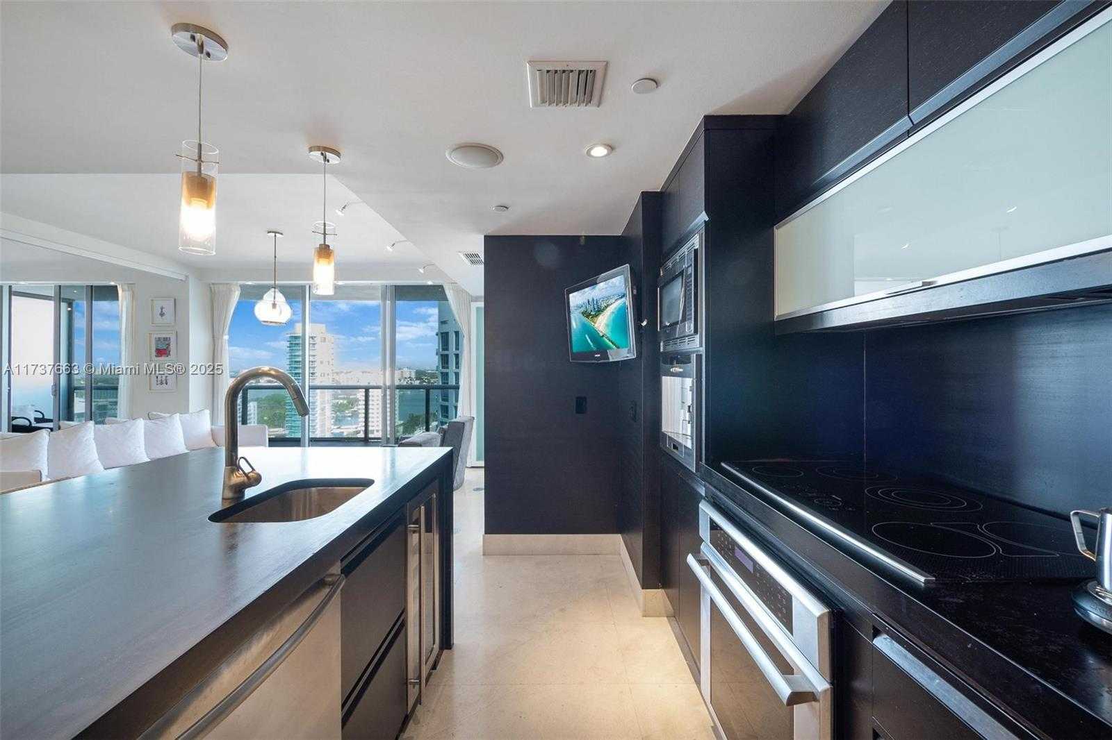 Small Image of 5875 COLLINS AVE #2005, Miami Beach Number 12