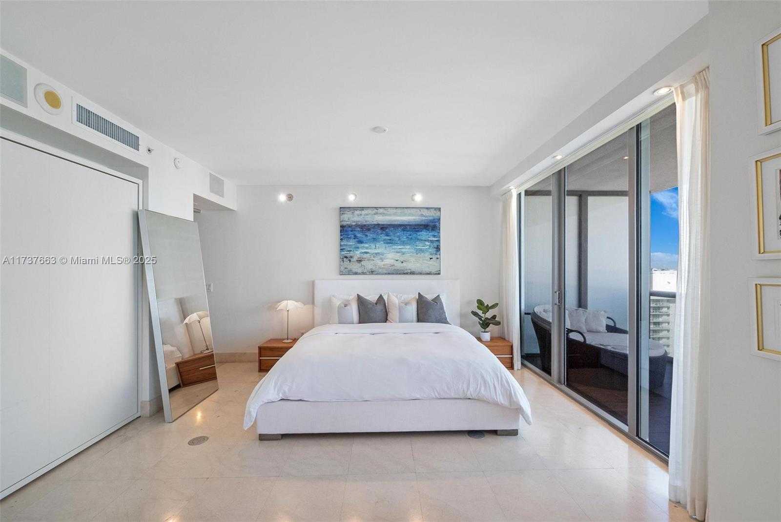 Small Image of 5875 COLLINS AVE #2005, Miami Beach Number 16