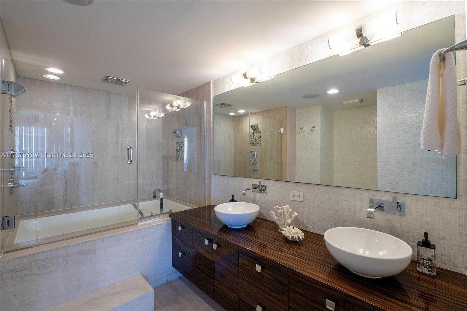 Small Image of 5875 COLLINS AVE #2005, Miami Beach Number 18