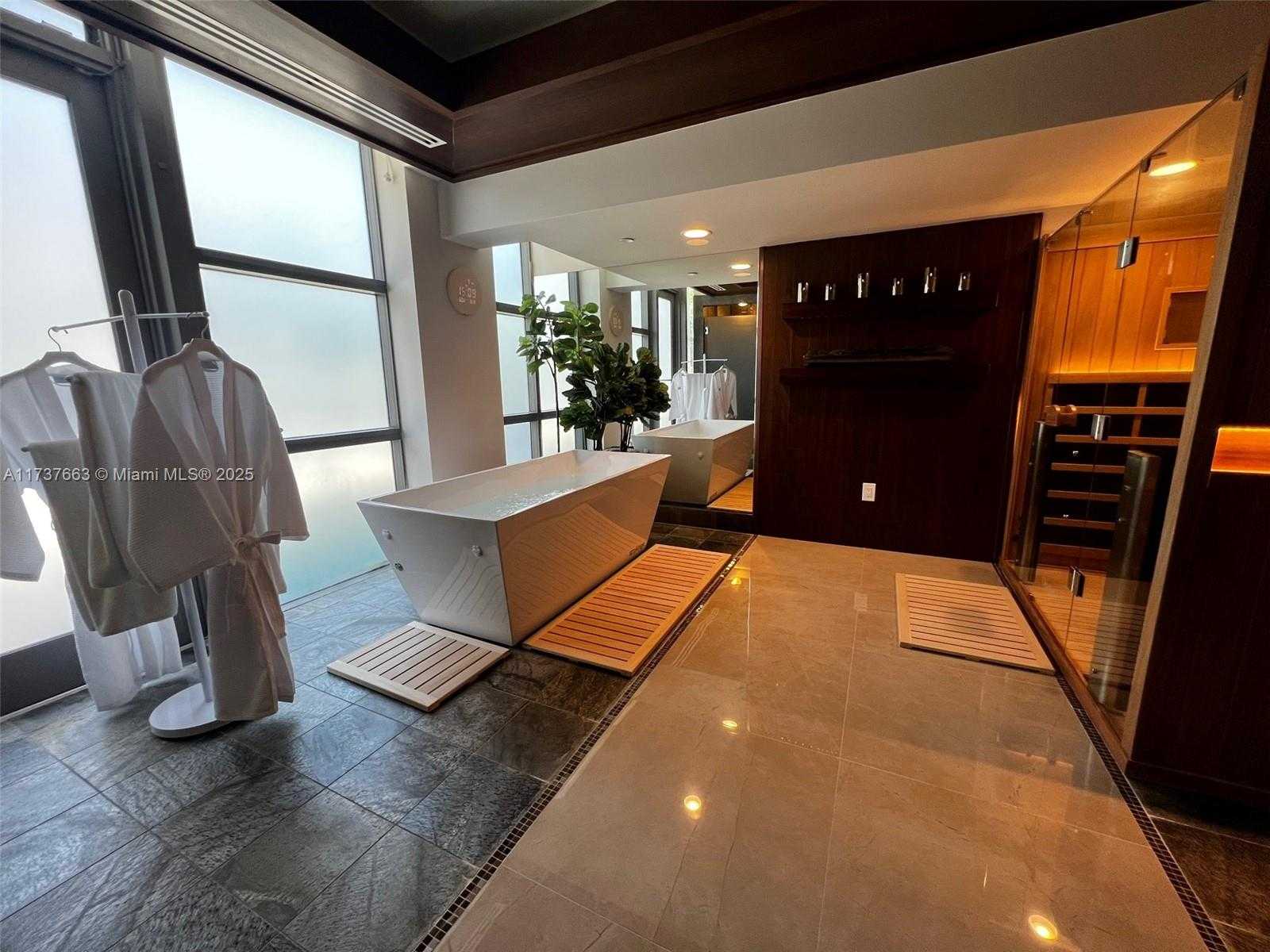 Small Image of 5875 COLLINS AVE #2005, Miami Beach Number 36