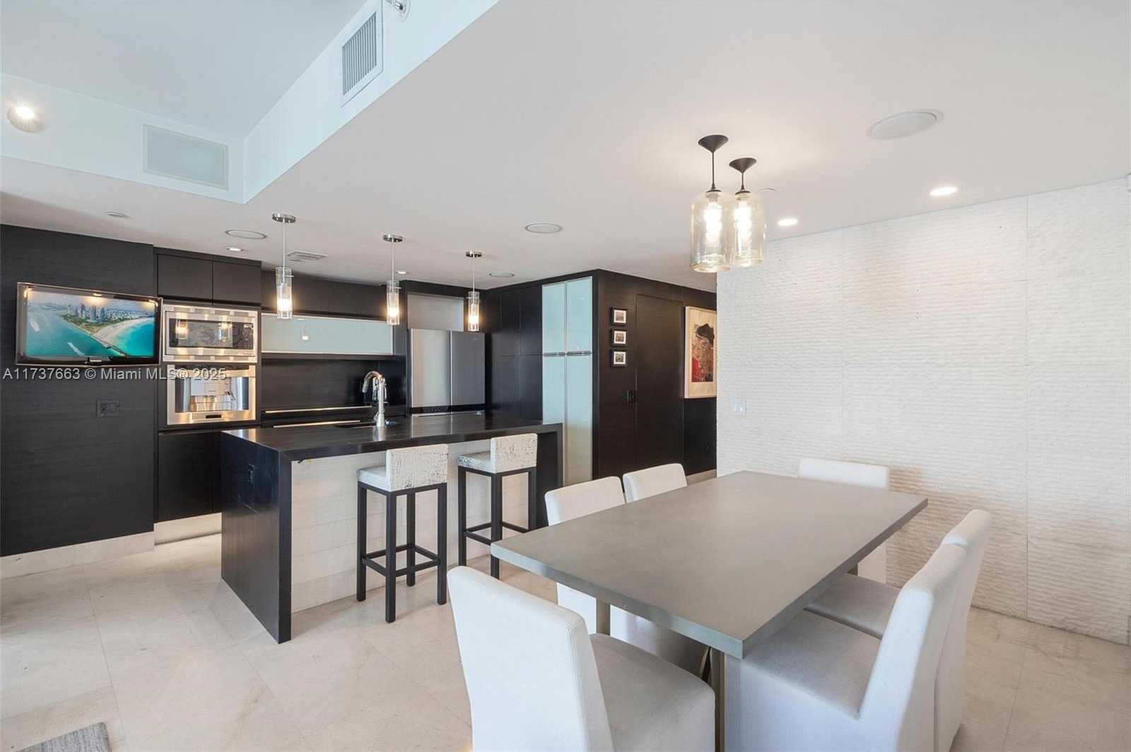 Small Image of 5875 COLLINS AVE #2005, Miami Beach Number 8
