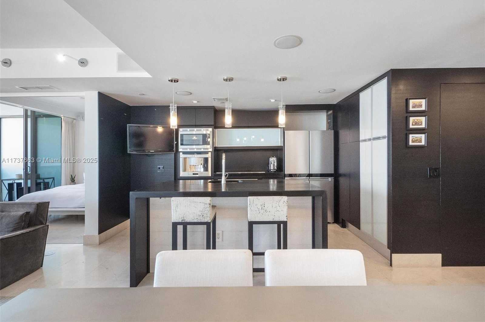 Small Image of 5875 COLLINS AVE #2005, Miami Beach Number 9