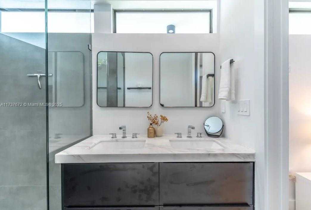 Small Image of 326 NORTH WEST 40TH ST, Miami Number 10
