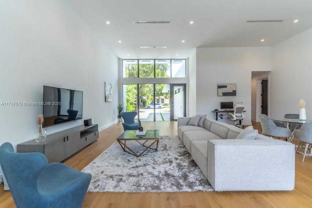 Small Image of 326 NORTH WEST 40TH ST, Miami Number 4