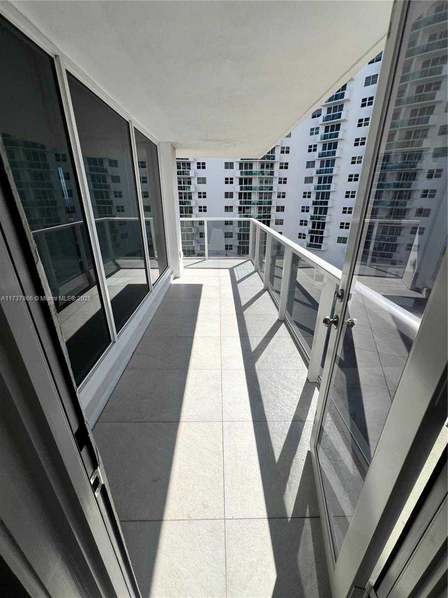 Small Image of 2751 SOUTH OCEAN DR #508S, Hollywood Number 4